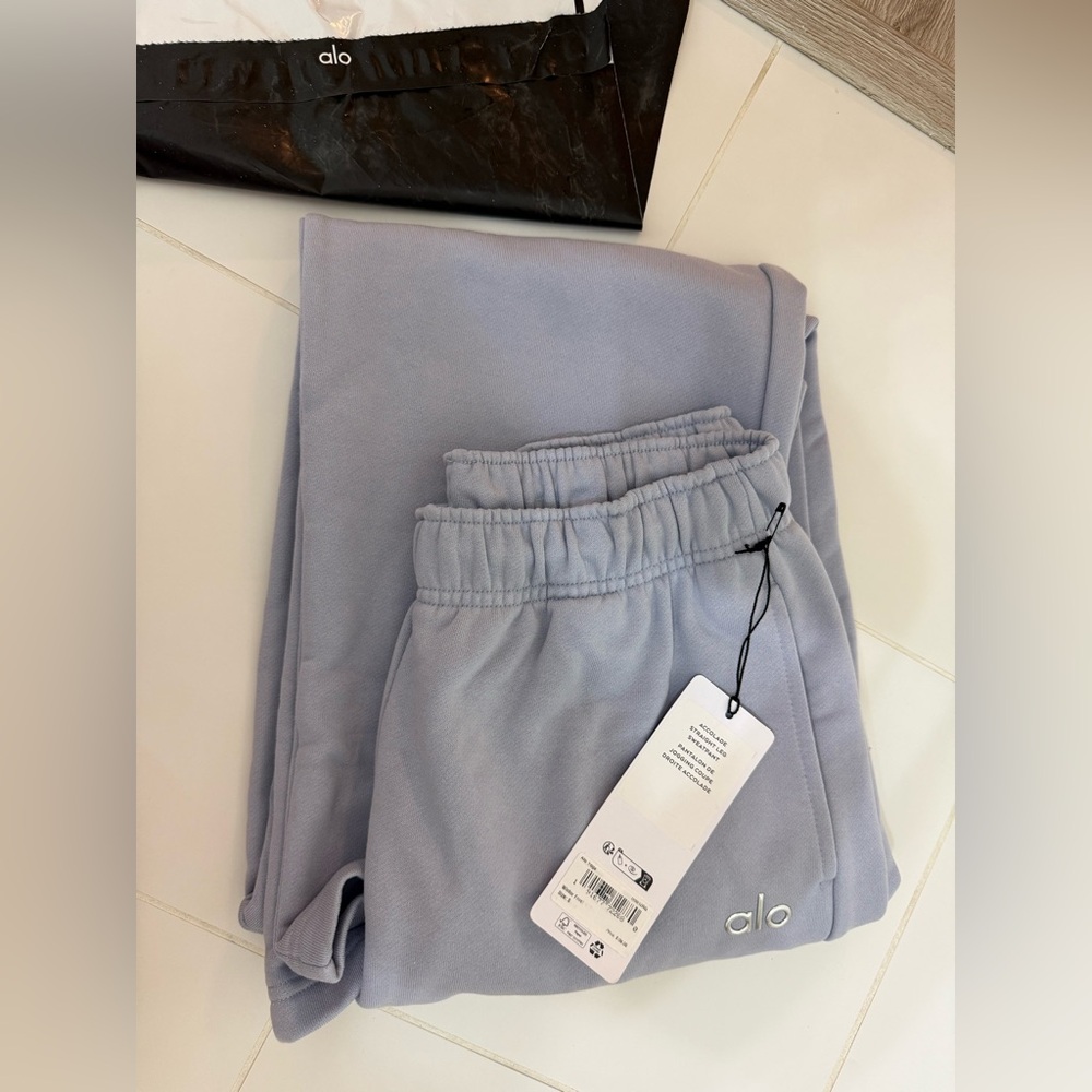 Alo Yoga Accolade Straight Leg Sweatpant Winter Frost NWT. Price is firm.